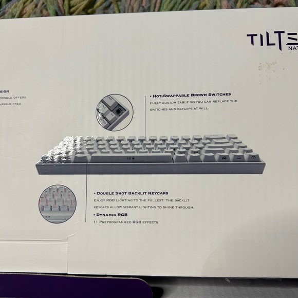 Tilted white keyboard​ - Picture 4 of 4
